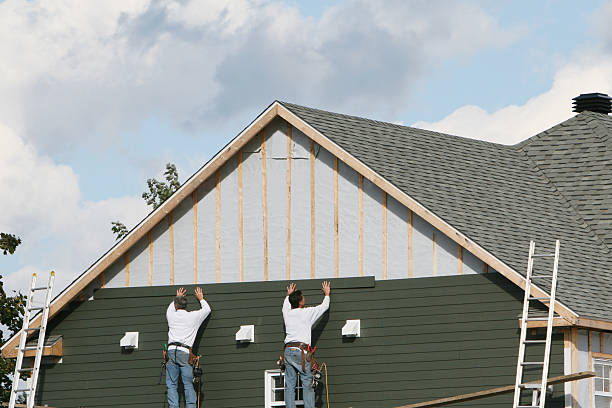 Professional Siding Repair technician working in New London, NC